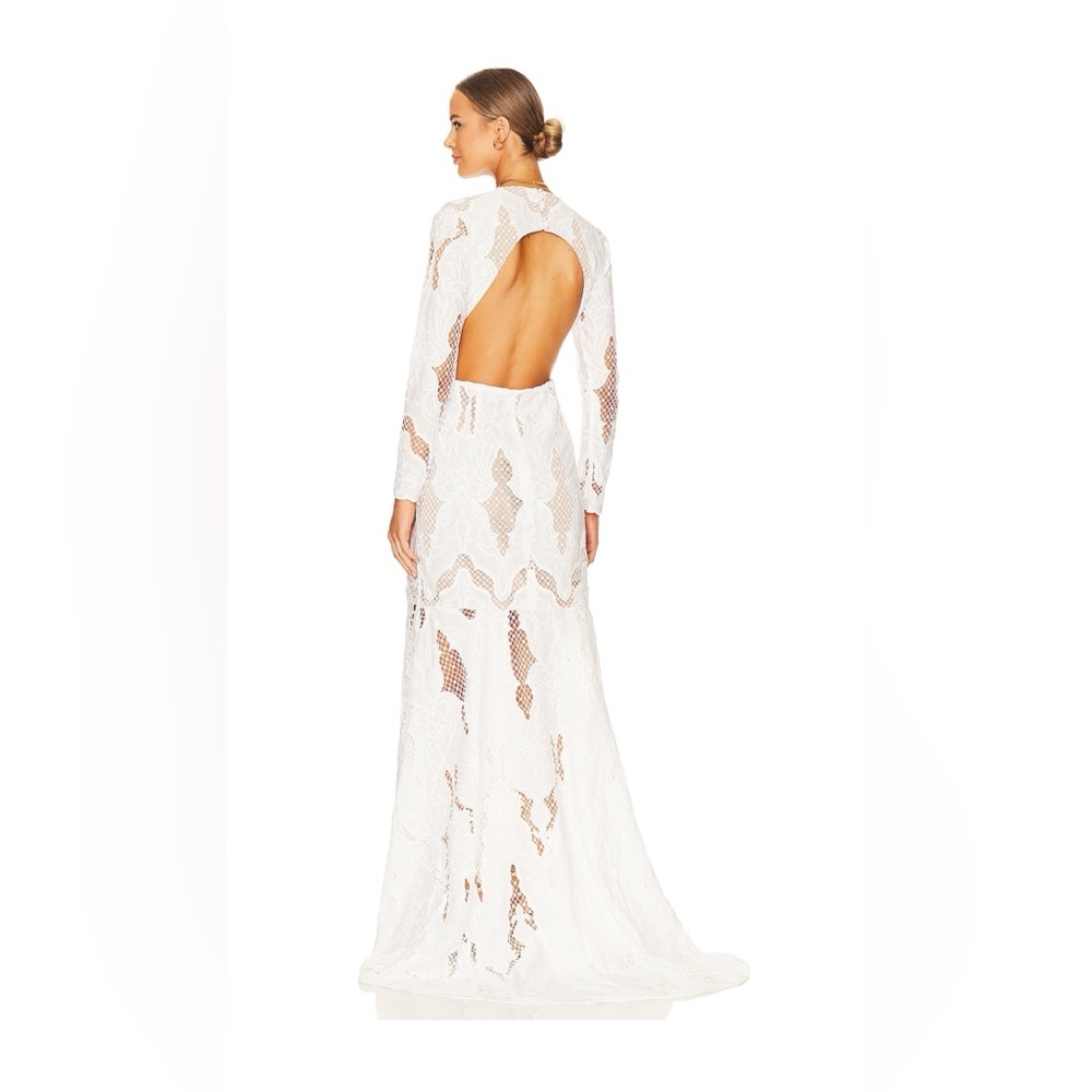 Elliatt White One Shoulder Backless Gown
Brand new
never wear
Size M